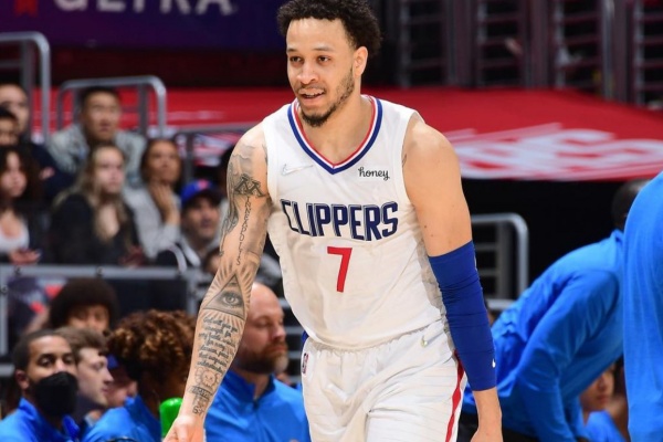 科菲一年合同加盟雄鹿：40.9%神射手辅佐字母哥训练营合同暗藏玄机